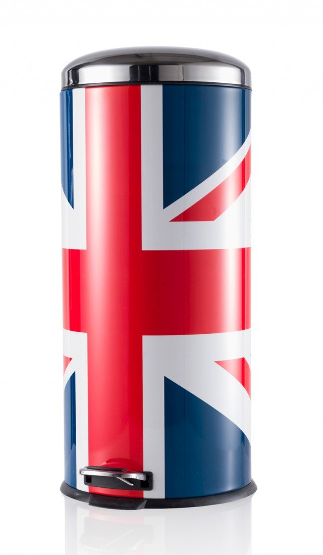 Il portarifiuti United Kingdom di Brandani è in acciaio inox decorato e ha una capacità di 30 litri. Misura ø 30 x H 68 cm. Prezzo 64 euro. www.brandani.it Il portarifiuti United Kingdom di Brandani è in acciaio inox decorato e ha una capacità di 30 litri. Misura ø 30 x H 68 cm. Prezzo 64 euro. www.brandani.it