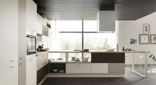 cucina con penisola in Laminato Frassino Natura Foodshelf di Scavolini cucina con penisola in Laminato Frassino Natura Foodshelf di Scavolini