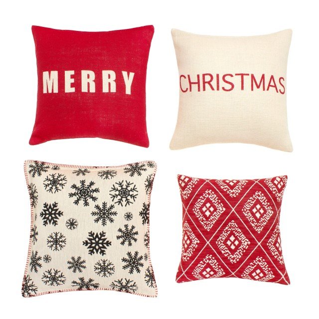 I cuscini di Coincasa sono realizzati in juta decorata con scritte in contrasto e in tessuto jacquard con fiocchi di neve: rinnovano il sofà anche dopo le feste. Misurano L 50 x P 50 cm e L 40 x P 40 cm. Costano rispettivamente 14,90 euro, 29,90 euro e 27,90 euro. www.coin.it I cuscini di Coincasa sono realizzati in juta decorata con scritte in contrasto e in tessuto jacquard con fiocchi di neve: rinnovano il sofà anche dopo le feste. Misurano L 50 x P 50 cm e L 40 x P 40 cm. Costano rispettivamente 14,90 euro, 29,90 euro e 27,90 euro. www.coin.it