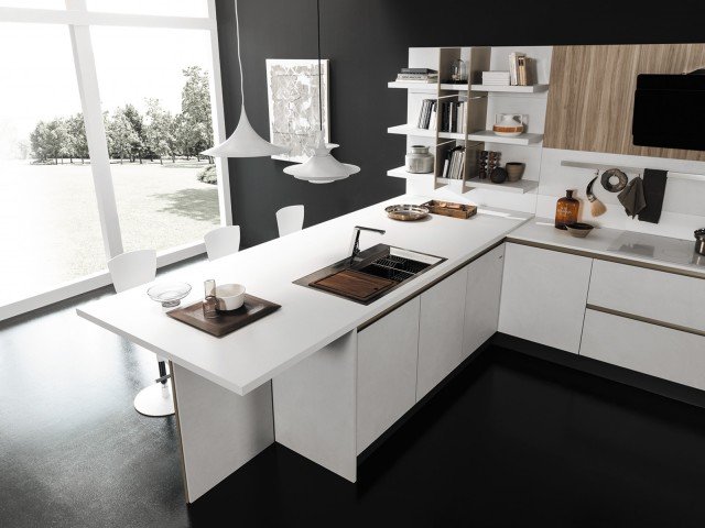 Il top della penisola di Charme 37 di Febal Casa è in laminato Fenix NTM bianco candido come le ante e crea un raffinato contrasto con la boiserie e i dettagli in nobilitato effetto legno. La penisola funge anche da grande e comodo bancone snack grazie agli sgabelli. Gli elementi a giorno arricchiscono e completano la composizione. Prezzo su richiesta. www.febalcasa.com Il top della penisola di Charme 37 di Febal Casa è in laminato Fenix NTM bianco candido come le ante e crea un raffinato contrasto con la boiserie e i dettagli in nobilitato effetto legno. La penisola funge anche da grande e comodo bancone snack grazie agli sgabelli. Gli elementi a giorno arricchiscono e completano la composizione. Prezzo su richiesta. www.febalcasa.com