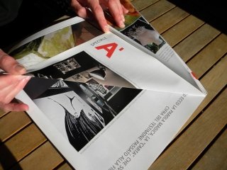 si inizia piegando la prima pagina della rivista su se stessa