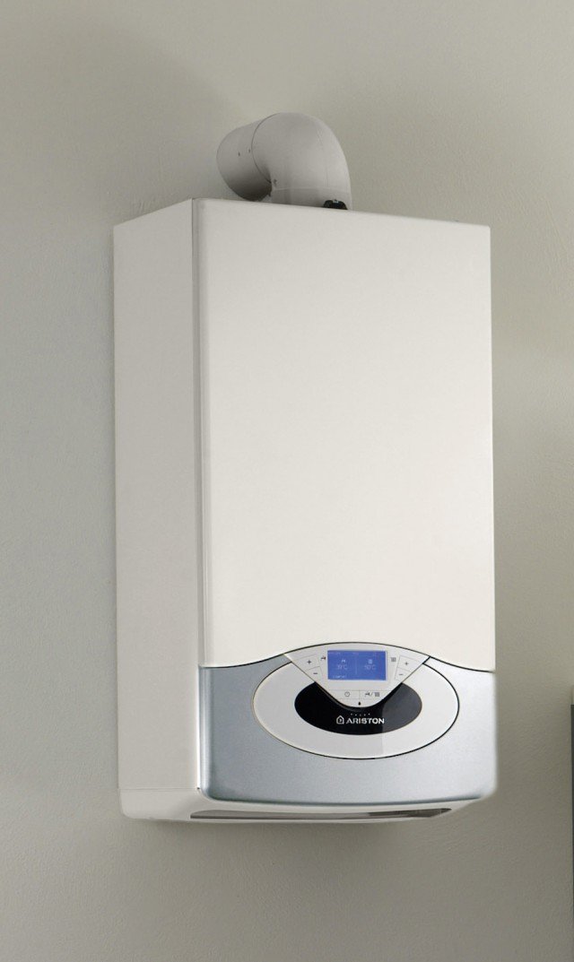Risparmia energia fino al 35% la caldaia Genius Premium Evo di Ariston (www.ariston.com) disponibile con potenza 24, 30 e 35 kW e nella versione solo riscaldamento.Compatibile con l'applicazione Ariston Net, è gestibile da remoto ed è monitorata dal centro di assistenza tecnica. Risparmia energia fino al 35% la caldaia Genius Premium Evo di Ariston (www.ariston.com) disponibile con potenza 24, 30 e 35 kW e nella versione solo riscaldamento.Compatibile con l'applicazione Ariston Net, è gestibile da remoto ed è monitorata dal centro di assistenza tecnica.