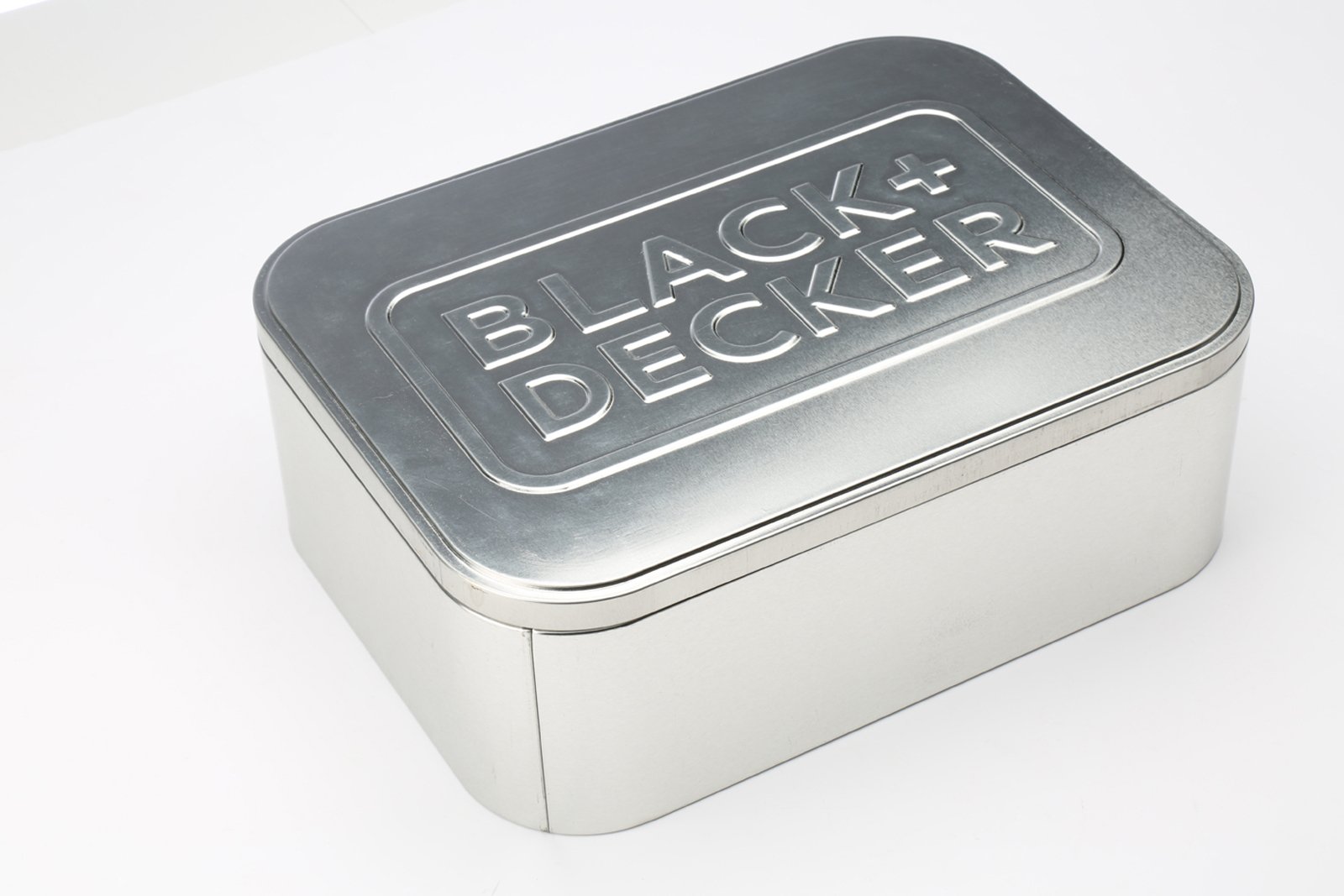 Idea regalo: i Kit Christmas di Black+Decker sono offerti in 3 differenti tipi di confezione regalo: 4 in pratica borsa multiuso a due manici, 3 in elegante scatola metallica con logo e 2 in borsa portautensili multitasche con tracolla. Idea regalo: i Kit Christmas di Black+Decker sono offerti in 3 differenti tipi di confezione regalo: 4 in pratica borsa multiuso a due manici, 3 in elegante scatola metallica con logo e 2 in borsa portautensili multitasche con tracolla.