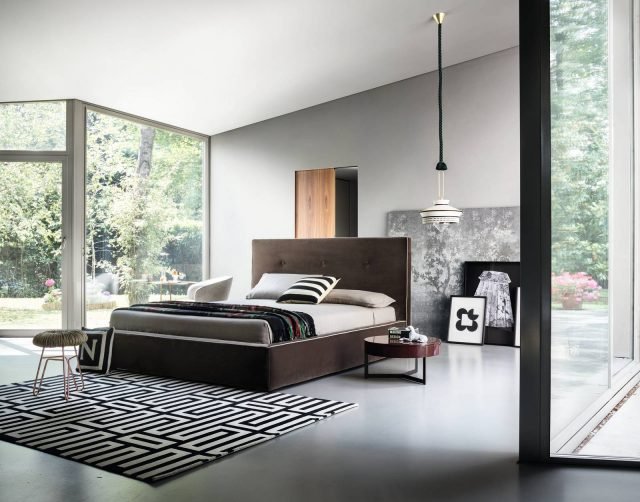 Madama di Officinadesign Lema, tra gli ultimi nati della raffinata collezione di letti Lema, s’impone con la sua presenza importante e nel contempo rassicurante all’interno della camera, conferita dalla base di proporzioni visivamente generose e dall’ampia testiera imbottita, ritmata da tre semplici ma eleganti impunture. Previsto con rivestimento sia di tessuto che di pelle, è disponibile in tre differenti larghezze. Misure L 182/192/202 x H 115,5 x P 222 cm. Madama di Officinadesign Lema, tra gli ultimi nati della raffinata collezione di letti Lema, s’impone con la sua presenza importante e nel contempo rassicurante all’interno della camera, conferita dalla base di proporzioni visivamente generose e dall’ampia testiera imbottita, ritmata da tre semplici ma eleganti impunture. Previsto con rivestimento sia di tessuto che di pelle, è disponibile in tre differenti larghezze. Misure L 182/192/202 x H 115,5 x P 222 cm.