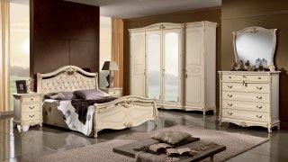 cassettiera Melody di Euro Design in legno e foglia oro cassettiera Melody di Euro Design in legno e foglia oro