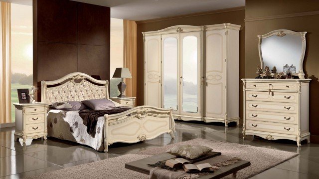 cassettiera Melody di Euro Design in legno e foglia oro cassettiera Melody di Euro Design in legno e foglia oro