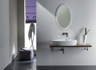 specchio ovale per bagno di Ponte Giulio con cornice in Corian® specchio ovale per bagno di Ponte Giulio con cornice in Corian®
