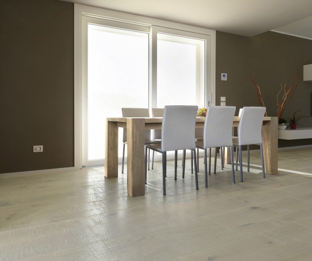 parquet Quercia Contorta Taglio Sega Travertino della collezione Listoni d’Epoca di Cadorin parquet Quercia Contorta Taglio Sega Travertino della collezione Listoni d’Epoca di Cadorin