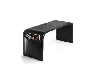 Shape di Calligaris è una panca con due tasche portariviste laterali; ha una linea pulita che la rende facile da ambientare ed è interamente rivestita in pregiato cuoio nero. Misura L 107 x P 37,5 x H 40,5 cm. Prezzo 525 euro. www.calligaris.it Shape di Calligaris è una panca con due tasche portariviste laterali; ha una linea pulita che la rende facile da ambientare ed è interamente rivestita in pregiato cuoio nero. Misura L 107 x P 37,5 x H 40,5 cm. Prezzo 525 euro. www.calligaris.it