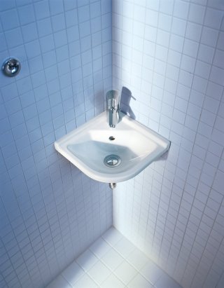 lavandino bagno ad angolo Starck 3 di Duravit linee arrotondate in ceramica bianca con troppopieno lavandino bagno ad angolo Starck 3 di Duravit linee arrotondate in ceramica bianca con troppopieno