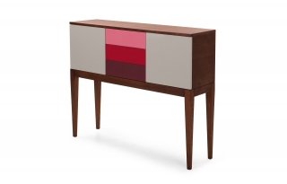 Vernay di Made.com è un buffet con i cassetti e le ante laccate opache nelle tonalità pastello; le gambe affusolate slanciano la struttura. Grazie alla profondità ridotta trova posto anche in ambienti di piccole dimensioni. Misura L 120 x P 35 x H 100 cm. Prezzo 499 euro. www.made.com Vernay di Made.com è un buffet con i cassetti e le ante laccate opache nelle tonalità pastello; le gambe affusolate slanciano la struttura. Grazie alla profondità ridotta trova posto anche in ambienti di piccole dimensioni. Misura L 120 x P 35 x H 100 cm. Prezzo 499 euro. www.made.com