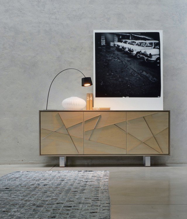 Art. A-141 di Dale Italia la credenza in noce canaletto con finitura ad olio grigio chiaro e gambe in metallo satinato; le ante invece sono realizzate in pregiato rovere sabbiato con finitura fiordo bianco e inserti in acciaio. Misura L 215 x P 50 x H 94 cm. Prezzo su richiesta. www.daleitalia.it Art. A-141 di Dale Italia la credenza in noce canaletto con finitura ad olio grigio chiaro e gambe in metallo satinato; le ante invece sono realizzate in pregiato rovere sabbiato con finitura fiordo bianco e inserti in acciaio. Misura L 215 x P 50 x H 94 cm. Prezzo su richiesta. www.daleitalia.it