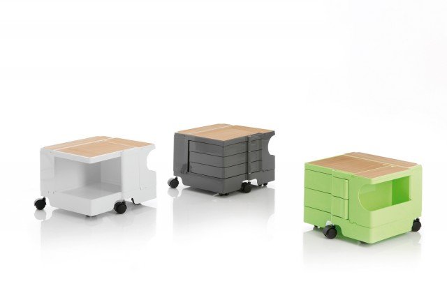 Boby di B-line è interamente realizzato in ABS stampato ed è firmato Joe Colombo; ha il ripiano superiore in legno e una altezza contenuta che permette di utlizzarlo al posto del comodino. Misura L 43 x P 42 x H 31,5 cm. Prezzo 165 euro per la versione base. www.b-line.it Boby di B-line è interamente realizzato in ABS stampato ed è firmato Joe Colombo; ha il ripiano superiore in legno e una altezza contenuta che permette di utlizzarlo al posto del comodino. Misura L 43 x P 42 x H 31,5 cm. Prezzo 165 euro per la versione base. www.b-line.it