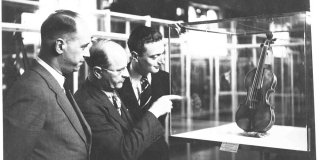1937. La Vittoria Alata e le celebrazioni Stradivariane 1937. La Vittoria Alata e le celebrazioni Stradivariane