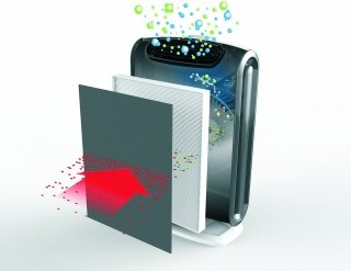 DEPURATORE ARIA di FELLOWERS
Il purificatore d’aria Fellowes Aeramax DX95 utilizza un processo di pulizia in 4 stadi. Il filtro HEPA cattura il 99,97% delle particelle fino a 0,3 micron tra germi, polvere, virus e vapori chimici. Il trattamento antimicrobico Aerasafe consente di proteggere contro la presenza di cattivi odori causati da batteri e germi. Include Aerasmart, un sensore che monitora la qualità dell’aria e regola automaticamente la velocità della ventola per mantenere un’aria purificata. Raccomandato per ambienti fino a 28m². Prezzo 267,30 euro. In vendita su www.amazon.it