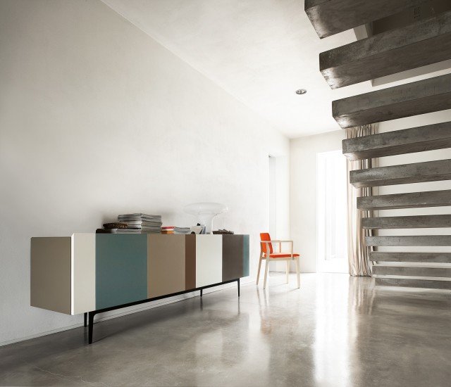 La madia Rainbow (design Roberto Lazzeroni) è un pezzo di derivazione classica reinterpretato in chiave assolutamente contemporanea grazie anche alle due diverse combinazioni cromatiche a catalogo. Ne risulta un contenitore pratico (le ante si aprono a 180° per semplificare l’accesso ai vani interni) e duraturo, dall’estetica particolarmente espressiva grazie anche al sostegno in metallo di ispirazione vintage. Misure L 225 x H 70 x P 50 cm. La madia Rainbow (design Roberto Lazzeroni) è un pezzo di derivazione classica reinterpretato in chiave assolutamente contemporanea grazie anche alle due diverse combinazioni cromatiche a catalogo. Ne risulta un contenitore pratico (le ante si aprono a 180° per semplificare l’accesso ai vani interni) e duraturo, dall’estetica particolarmente espressiva grazie anche al sostegno in metallo di ispirazione vintage. Misure L 225 x H 70 x P 50 cm.