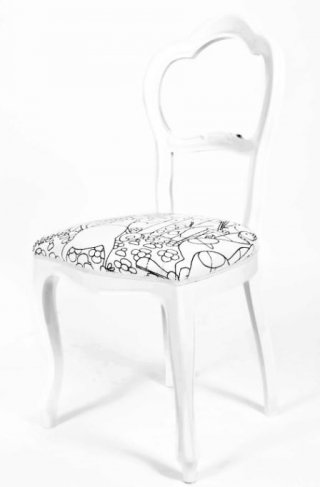 Sedia in bianco e nero Castèstyle disegnata da S.Lucchesi e fotografata da Guido Taroni Sedia in bianco e nero Castèstyle disegnata da S.Lucchesi e fotografata da Guido Taroni