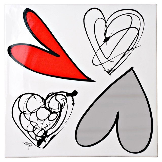 10. Il piatto 4 Cuori di Creativando ha un’originale forma quadrata ed è decorato a mano con smalti atossici. Può essere usato come centro tavola o appeso a parete come un quadro in ceramica. Misura L 33 x P 33 cm. Prezzo 60 euro. www.creativando.nu 10. Il piatto 4 Cuori di Creativando ha un’originale forma quadrata ed è decorato a mano con smalti atossici. Può essere usato come centro tavola o appeso a parete come un quadro in ceramica. Misura L 33 x P 33 cm. Prezzo 60 euro. www.creativando.nu