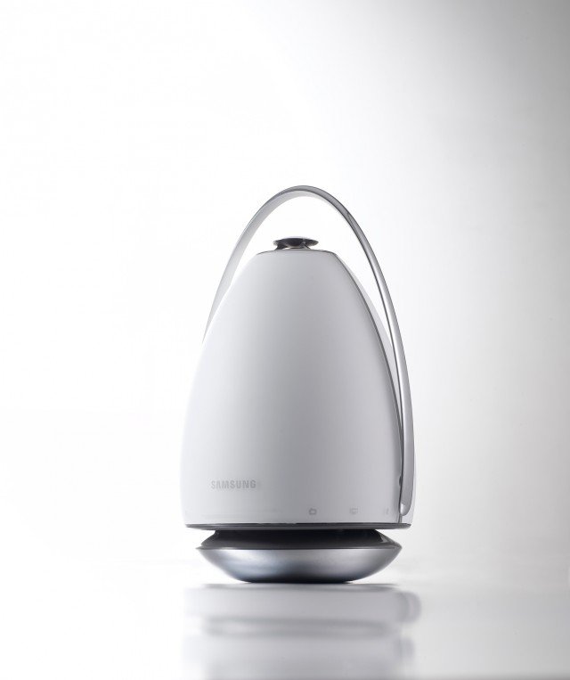 I diffusori Wireless Audio 360 di Samsung a differenza dei modelli convenzionali che diffondono il suono verso una sola direzione, sono in grado di riprodurre la musica a 360 gradi, consentendo la fruizione dei contenuti audio con la stessa qualità in qualsiasi punto della stanza. Portatili, sono in grado di connettersi a tv, soundbar e dispositivi mobili. Prezzo 299 euro. www.samsung.it I diffusori Wireless Audio 360 di Samsung a differenza dei modelli convenzionali che diffondono il suono verso una sola direzione, sono in grado di riprodurre la musica a 360 gradi, consentendo la fruizione dei contenuti audio con la stessa qualità in qualsiasi punto della stanza. Portatili, sono in grado di connettersi a tv, soundbar e dispositivi mobili. Prezzo 299 euro. www.samsung.it