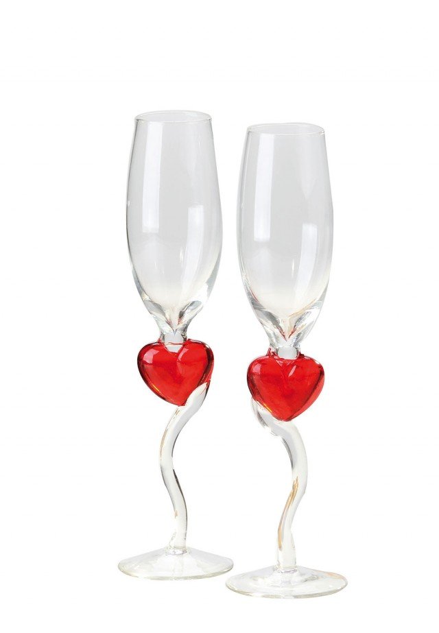 2. I flute Love di Maiuguali hanno un’originale decorazione cuoriforme sullo stelo, sono realizzati in vetro trasparente. Misurano H 25 cm. Prezzo 24 euro per il set da 2 pezzi. www.maiuguali.it 2. I flute Love di Maiuguali hanno un’originale decorazione cuoriforme sullo stelo, sono realizzati in vetro trasparente. Misurano H 25 cm. Prezzo 24 euro per il set da 2 pezzi. www.maiuguali.it