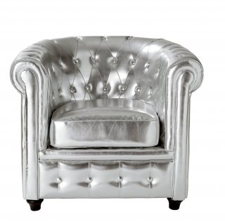 2. Chesterfield di Maisons du monde è un modello club interamente rivestito in eco pelle color argento brillante realizzata in tessuto spalmato; i piedi bassi sono in pino nero. È un pezzo estremamente scenografico! Misura L 82 x P 78 x H 75 cm. Prezzo 269,90 euro www.maisonsdumonde.com 2. Chesterfield di Maisons du monde è un modello club interamente rivestito in eco pelle color argento brillante realizzata in tessuto spalmato; i piedi bassi sono in pino nero. È un pezzo estremamente scenografico! Misura L 82 x P 78 x H 75 cm. Prezzo 269,90 euro www.maisonsdumonde.com