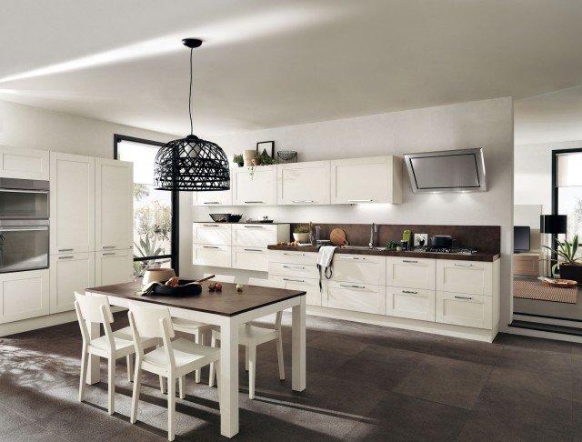 Open di Scavolini è una cucina aperta sul living caratterizzata dalle ante a telaio in rovere laccato tortora messi in evidenza dal top in laminato color bronzo. I pensili a sinistra sono posizionati come basi sospese e sono dotati di anta a ribalta; le basi sono a cassetti e cestoni estraibili. Prezzo su richiesta. www.scavolini.com Open di Scavolini è una cucina aperta sul living caratterizzata dalle ante a telaio in rovere laccato tortora messi in evidenza dal top in laminato color bronzo. I pensili a sinistra sono posizionati come basi sospese e sono dotati di anta a ribalta; le basi sono a cassetti e cestoni estraibili. Prezzo su richiesta. www.scavolini.com