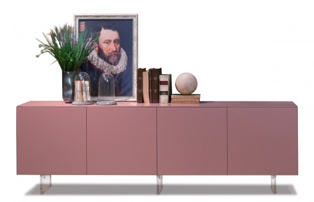 3. Madia della collezione I-Modulart di Presotto ha un design semplice ed elegante che mette in evidenza la colorazione opaca rosa San Francisco. Le ante a battente laccate sono dotate di apertura push. Prezzo su richiesta. www.presotto.it 3. Madia della collezione I-Modulart di Presotto ha un design semplice ed elegante che mette in evidenza la colorazione opaca rosa San Francisco. Le ante a battente laccate sono dotate di apertura push. Prezzo su richiesta. www.presotto.it