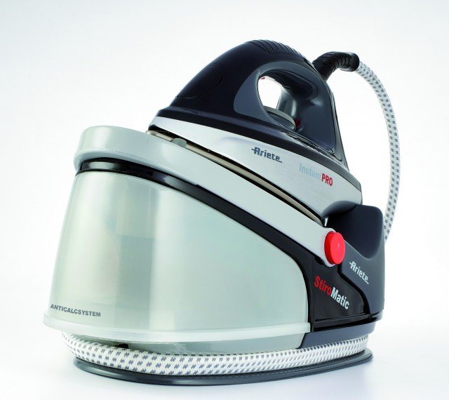 3- Ha potenza di 2.200 watt il ferro Stiromatic Instant PRO di Ariete che è ricaricabile con generatore di vapore istantaneo per risparmiare tempo e fatica. Ha piastra in ceramica, comoda maniglia e avvolgicavo integrato nella base che rendono il prodotto comodo da trasportare e da riporre. Prezzo 79,90 euro. www.ariete.net 3- Ha potenza di 2.200 watt il ferro Stiromatic Instant PRO di Ariete che è ricaricabile con generatore di vapore istantaneo per risparmiare tempo e fatica. Ha piastra in ceramica, comoda maniglia e avvolgicavo integrato nella base che rendono il prodotto comodo da trasportare e da riporre. Prezzo 79,90 euro. www.ariete.net