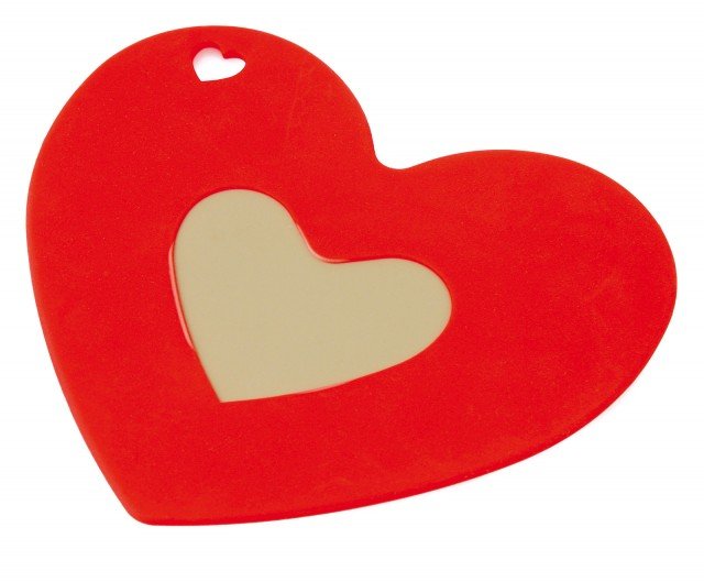 4. Il sottopentola della collezione Silicone di Villa d’Este Home Tivoli è in silicone rosso lacca. Misura L 18 x P 20 cm. Prezzo 3,50 euro. www.villadestehometivoli.it 4. Il sottopentola della collezione Silicone di Villa d’Este Home Tivoli è in silicone rosso lacca. Misura L 18 x P 20 cm. Prezzo 3,50 euro. www.villadestehometivoli.it