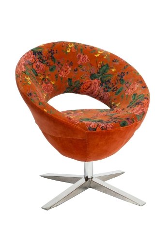 4. Anello di Novità Home è un modello girevole con la base in alluminio che crea un piacevole contrasto con l’allegro rivestimento in velluto arancione e con una delicata fantasia floreale. Misura L 77 x P 66 x H 80 cm. Prezzo 737 euro. www.novitahome.com 4. Anello di Novità Home è un modello girevole con la base in alluminio che crea un piacevole contrasto con l’allegro rivestimento in velluto arancione e con una delicata fantasia floreale. Misura L 77 x P 66 x H 80 cm. Prezzo 737 euro. www.novitahome.com