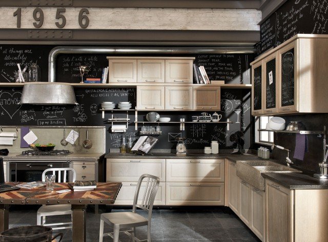 1956 di Marchi Cucine è scaldata dalla tonalità naturale del legno massello. I dettagli vintage come il top in cemento trattato con profili in acciaio, il lavello in graniglia, la cappa rivestita in alluminio chiodato effetto patchwork e le ante con lavagna magnetica la rendono unica. Prezzo su richiesta. www.marchicucine.it 1956 di Marchi Cucine è scaldata dalla tonalità naturale del legno massello. I dettagli vintage come il top in cemento trattato con profili in acciaio, il lavello in graniglia, la cappa rivestita in alluminio chiodato effetto patchwork e le ante con lavagna magnetica la rendono unica. Prezzo su richiesta. www.marchicucine.it