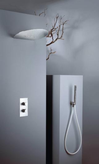 Forma semicircolare per il sottile soffione da fissare a parete
con lieve inclinazione della linea Borgia di Rubinetterie F.lli Frattini (www.frattini.it), in acciaio inox AISI 316L. Gli ugelli
sono anticalcare e il getto
è doppio, a pioggia e cascata. Misura Ø 40 cm. Costa 2.309 euro. Forma semicircolare per il sottile soffione da fissare a parete
con lieve inclinazione della linea Borgia di Rubinetterie F.lli Frattini (www.frattini.it), in acciaio inox AISI 316L. Gli ugelli
sono anticalcare e il getto
è doppio, a pioggia e cascata. Misura Ø 40 cm. Costa 2.309 euro.