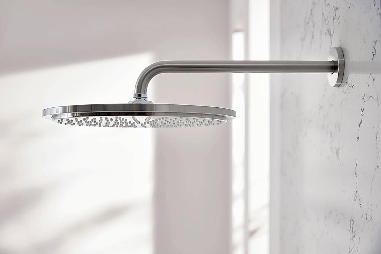 Getto Rain per il soffione Rainshower
Cosmopolitan 310 di Grohe
(www.grohe.it), con ugelli anticalcare in silicone.
Si fissa a parete
con braccio lungo 38 cm.
Grazie alla funzione
DropStop non gocciola,
ha finitura acciaio
spazzolato super steel.
e portata di 9,5 litri/minuto.
Costa 1.497 euro. Getto Rain per il soffione Rainshower
Cosmopolitan 310 di Grohe
(www.grohe.it), con ugelli anticalcare in silicone.
Si fissa a parete
con braccio lungo 38 cm.
Grazie alla funzione
DropStop non gocciola,
ha finitura acciaio
spazzolato super steel.
e portata di 9,5 litri/minuto.
Costa 1.497 euro.