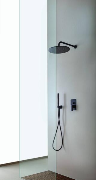 Fanno parte della collezione
MIS di Palazzani.Eu
(www.palazzani.eu) il soffione
a parete e la doccetta a mano, entrambi disponibili nelle
finiture Pvd Color Technology_Palazzani, resistenti ai graffi,
alla corrosione e all'abrasione.
Prezzo da rivenditore. Fanno parte della collezione
MIS di Palazzani.Eu
(www.palazzani.eu) il soffione
a parete e la doccetta a mano, entrambi disponibili nelle
finiture Pvd Color Technology_Palazzani, resistenti ai graffi,
alla corrosione e all'abrasione.
Prezzo da rivenditore.