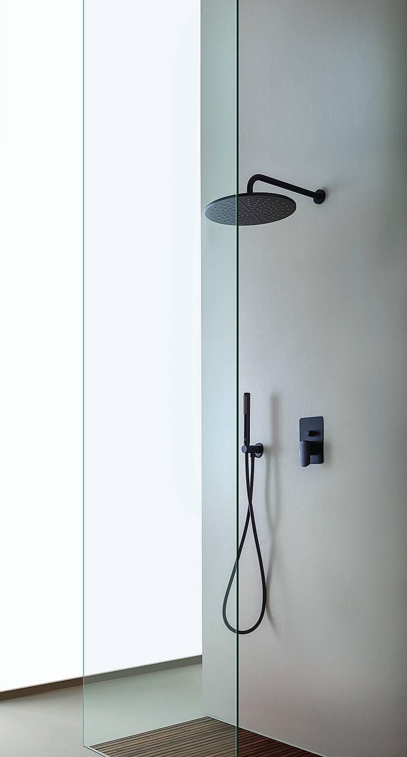 Fanno parte della collezione
MIS di Palazzani.Eu
(www.palazzani.eu) il soffione
a parete e la doccetta a mano, entrambi disponibili nelle
finiture Pvd Color Technology_Palazzani, resistenti ai graffi,
alla corrosione e all'abrasione.
Prezzo da rivenditore. Fanno parte della collezione
MIS di Palazzani.Eu
(www.palazzani.eu) il soffione
a parete e la doccetta a mano, entrambi disponibili nelle
finiture Pvd Color Technology_Palazzani, resistenti ai graffi,
alla corrosione e all'abrasione.
Prezzo da rivenditore.