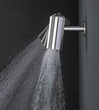 Spot della collezione Q316 di Zazzeri (www.zazzeri.it) si compone di un elemento cilindrico che misura Ø 6 x H 12 cm. È in acciaio inox spazzolato
e ha 3 getti basculanti aerati provvisti di sistema anticalcare.
Il braccio si fissa a parete
ed è orientabile. Costa 567 euro. Spot della collezione Q316 di Zazzeri (www.zazzeri.it) si compone di un elemento cilindrico che misura Ø 6 x H 12 cm. È in acciaio inox spazzolato
e ha 3 getti basculanti aerati provvisti di sistema anticalcare.
Il braccio si fissa a parete
ed è orientabile. Costa 567 euro.