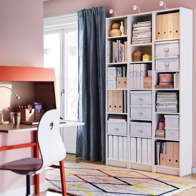 La libreria componibile Billy di Ikea è facile da montare e si può declinare in tantissime misure e versioni. Prezzo della composizione in foto 34,90 euro. www.ikea.it La libreria componibile Billy di Ikea è facile da montare e si può declinare in tantissime misure e versioni. Prezzo della composizione in foto 34,90 euro. www.ikea.it