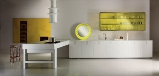 cucina bianca con pensili in vetro gialli HD23 di Rossana cucina bianca con pensili in vetro gialli HD23 di Rossana