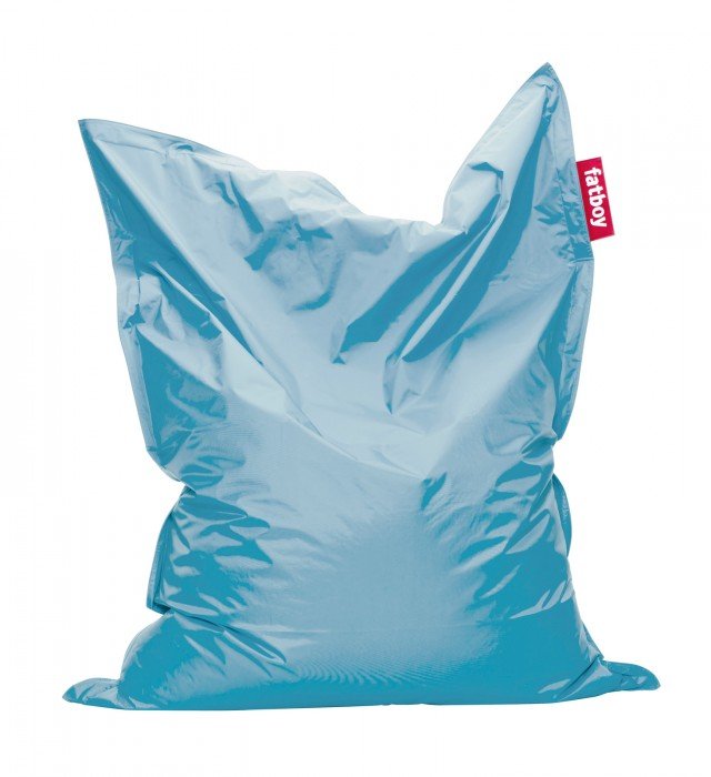 È in nylon con rivestimento in pvc il pouf a sacco Original di Fat Boy con imbottitura in microsfere di polistirene. È adatto anche all'esterno e si può utilizzare come letto. Misura L 140 x P 30 x H 180 cm. Costa 199 euro. È in nylon con rivestimento in pvc il pouf a sacco Original di Fat Boy con imbottitura in microsfere di polistirene. È adatto anche all'esterno e si può utilizzare come letto. Misura L 140 x P 30 x H 180 cm. Costa 199 euro.