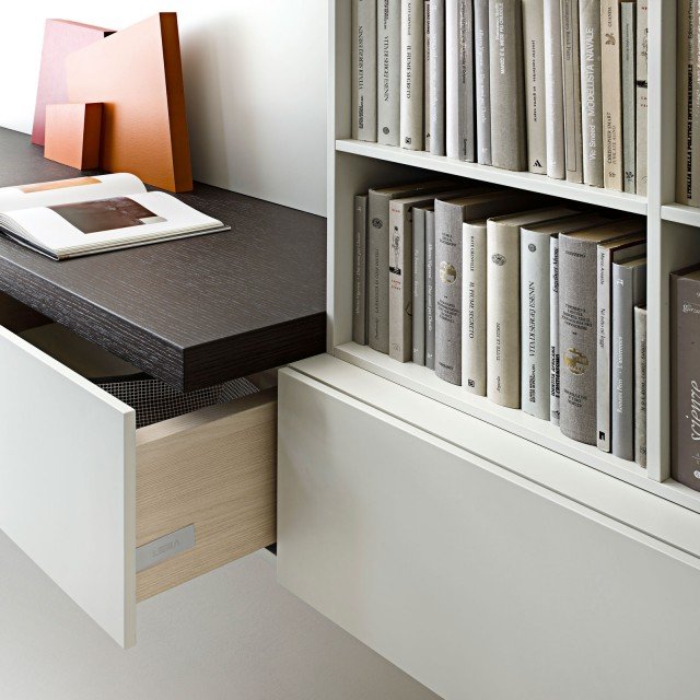 Tutte le parti metalliche dei meccanismi di apertura e di scorrimento degli elementi Lema sono studiate ad hoc per aumentare la prestazione funzionale e la pulizia formale dell’insieme. Come le guide dei cassetti del sistema T030 (design Piero Lissoni), minimali nel disegno ma resistenti e durature nel tempo. Tutte le parti metalliche dei meccanismi di apertura e di scorrimento degli elementi Lema sono studiate ad hoc per aumentare la prestazione funzionale e la pulizia formale dell’insieme. Come le guide dei cassetti del sistema T030 (design Piero Lissoni), minimali nel disegno ma resistenti e durature nel tempo.