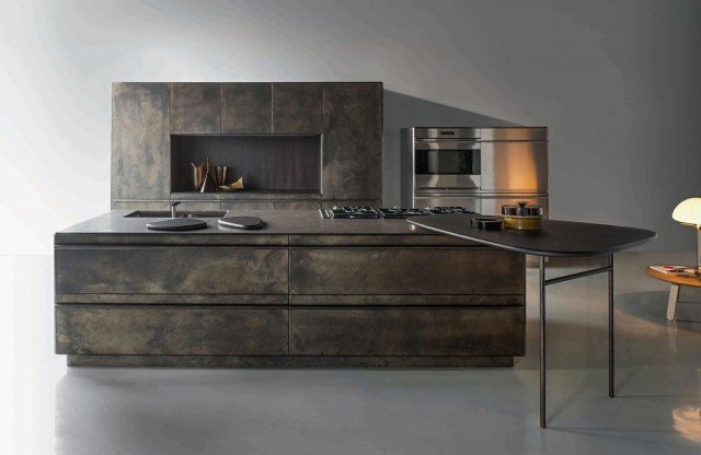 cucina con top arrotondato della penisola in pietra Kaesar Brown Lingotto di Xera cucina con top arrotondato della penisola in pietra Kaesar Brown Lingotto di Xera