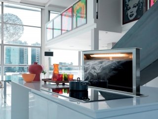 Praticamente Prezzo in via di definizione. Invisibile e perfettamente integrata nel top della cucina se non utilizzata, la nuova cappa Down Draft di Franke si eleva in tutta la sua funzionalità con un semplice touch o grazie al comodo telecomando. In cristallo nero e acciaio inox è dotata di 4 velocità e vanta anche la funzione filtrante. Prezzo in via di definizione. www.franke.it Praticamente Prezzo in via di definizione. Invisibile e perfettamente integrata nel top della cucina se non utilizzata, la nuova cappa Down Draft di Franke si eleva in tutta la sua funzionalità con un semplice touch o grazie al comodo telecomando. In cristallo nero e acciaio inox è dotata di 4 velocità e vanta anche la funzione filtrante. Prezzo in via di definizione. www.franke.it