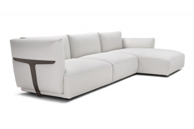 Herman di Natuzzi Italia è il nuovo divano caratterizzato dal sostegno metallico esterno che si ispira alla pinna di Moby Dick; è costituito da moduli con sedute profonde e accoglienti, dotate di elementi terminali chaise-longue. www.natuzzi.it Herman di Natuzzi Italia è il nuovo divano caratterizzato dal sostegno metallico esterno che si ispira alla pinna di Moby Dick; è costituito da moduli con sedute profonde e accoglienti, dotate di elementi terminali chaise-longue. www.natuzzi.it