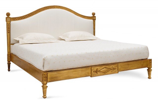 Impero di Roberto Giovannini è il nuovo letto con la struttura in legno intagliato e decorato a foglia oro che si rifà ai sontuosi modelli del passato; la testata è rivestita in seta. È un arredo unico che fonde perfettamente comfort e stile ricercato. www.robertogiovannini.com Impero di Roberto Giovannini è il nuovo letto con la struttura in legno intagliato e decorato a foglia oro che si rifà ai sontuosi modelli del passato; la testata è rivestita in seta. È un arredo unico che fonde perfettamente comfort e stile ricercato. www.robertogiovannini.com
