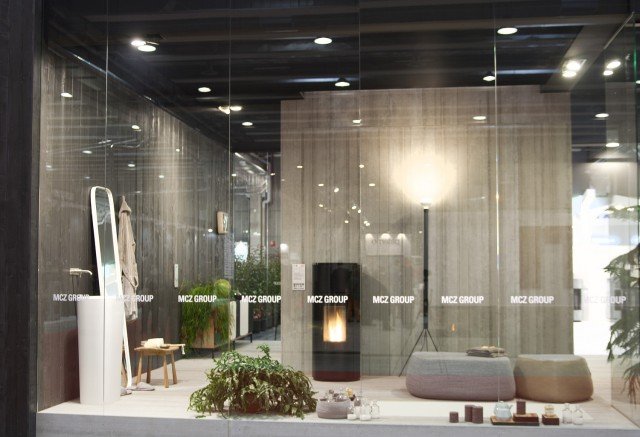 Tra le novità presentate a Veronafiere durante Progetto Fuoco 2016, MCZ Group ha proposto un’intera gamma di stufe completamente ermetiche, come la stufa in ghisa Deco, in pietra ollare Berg ein acciaio Halo, collocate in due case appositamente allestite con la collaborazione di aziende come Casamania, Inulivo, Italianadivani e Rexa Design. Tra le novità presentate a Veronafiere durante Progetto Fuoco 2016, MCZ Group ha proposto un’intera gamma di stufe completamente ermetiche, come la stufa in ghisa Deco, in pietra ollare Berg ein acciaio Halo, collocate in due case appositamente allestite con la collaborazione di aziende come Casamania, Inulivo, Italianadivani e Rexa Design.