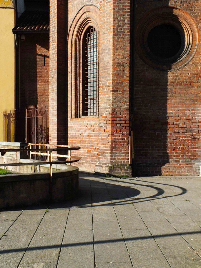 Un particolare di via Santa Maria Podone in piazza Borromeo, una delle vie appartenenti al distretto 5vie+Art Un particolare di via Santa Maria Podone in piazza Borromeo, una delle vie appartenenti al distretto 5vie+Art