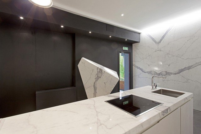 Che si tratti di design industriale o custom-made tutti i prodotti Maximum esposti da Fab Architectural Bureau possono essere lavorati con facilità consentendo al designer la massima libertà espressiva e al progettista di interni di reinventare i criteri di progettazione tramite la realizzazione di soluzioni che garantiscono la continuità estetica tra pavimento, rivestimento e arredo. Che si tratti di design industriale o custom-made tutti i prodotti Maximum esposti da Fab Architectural Bureau possono essere lavorati con facilità consentendo al designer la massima libertà espressiva e al progettista di interni di reinventare i criteri di progettazione tramite la realizzazione di soluzioni che garantiscono la continuità estetica tra pavimento, rivestimento e arredo.