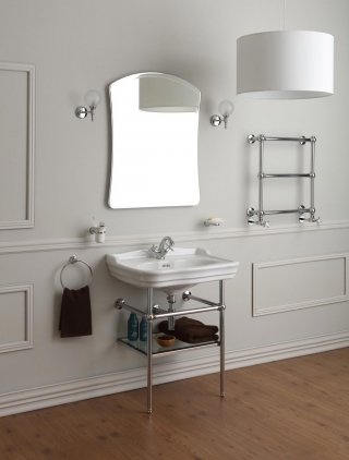Specchio sagomato con molatura a bastone, applique reversibili, termoarredo in ottone, arredobagno smart di stilhaus Specchio sagomato con molatura a bastone, applique reversibili, termoarredo in ottone, arredobagno smart di stilhaus