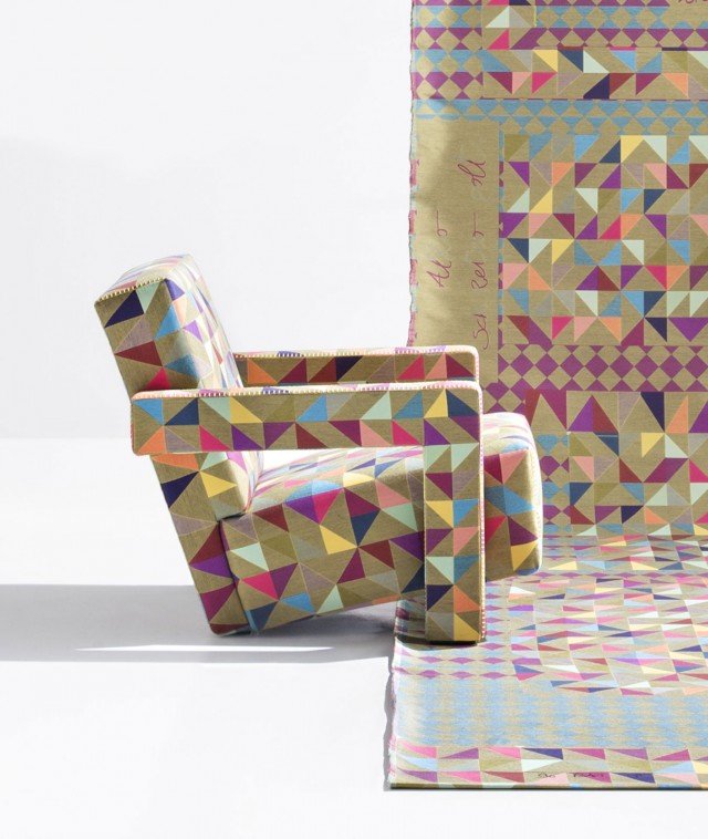 L'iconica poltrona Utrectht di Cassina nella nuova variante in edizione limitata rivestita con tessuto Boxblocks di Bertjan Pot. L'iconica poltrona Utrectht di Cassina nella nuova variante in edizione limitata rivestita con tessuto Boxblocks di Bertjan Pot.