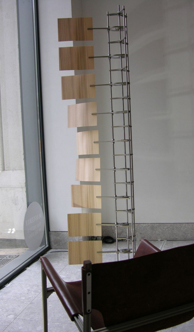 Cam-Fan-e-il-ventilatore-a-placchette-di-alluminio-sottile-che-crea-un-leggero-venticello-di-primavera.-Di-Rick-Tegelaar Cam-Fan-e-il-ventilatore-a-placchette-di-alluminio-sottile-che-crea-un-leggero-venticello-di-primavera.-Di-Rick-Tegelaar